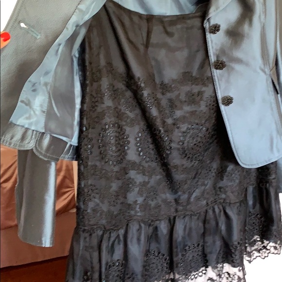 Woman’s 2 piece suit - Picture 2 of 6